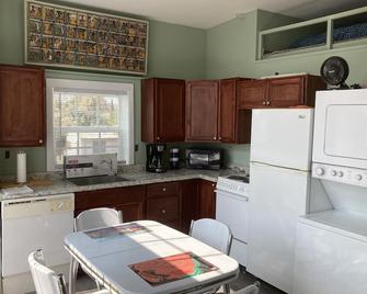 Mohave Mini Mansion in classic old town Kingman - Kingman - Cucina