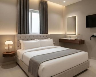Hotel Srg Kukatpally Near Hitex Exhibition & Nexus Mall - Hyderabad - Bedroom
