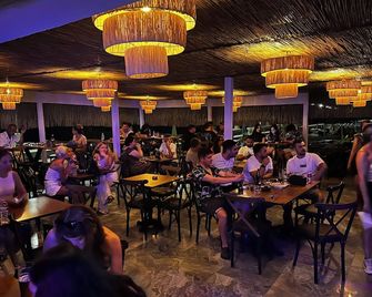 Palm Beach Hotel - Küçükkuyu - Bar