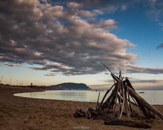 La Casa De Mariovicino A Porta Da Sole - Monte San Pietrangeli - Playa
