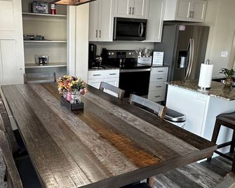 Family Friendly Duplex Near I-80 - Game Room & Fenced Yard - Rawlins - Keittiö