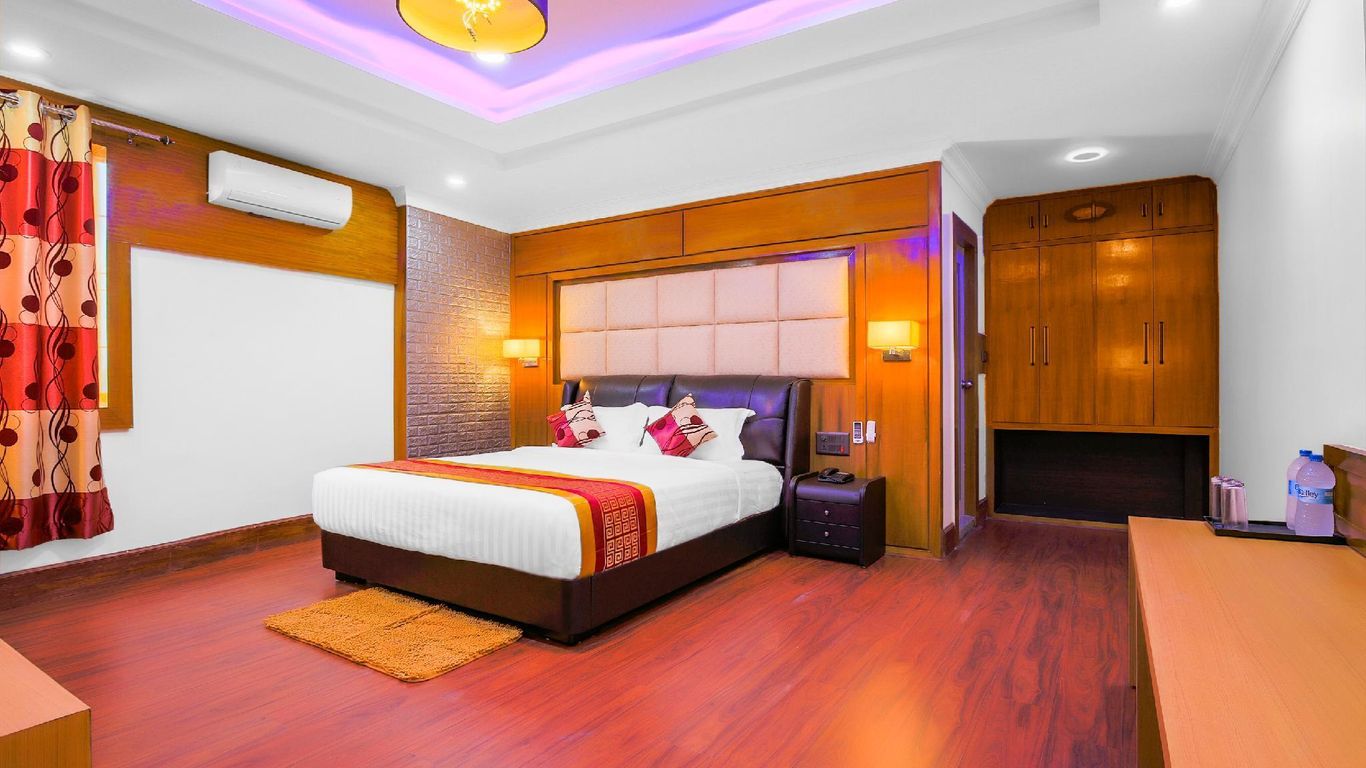 Capital O 435 Hotel Intourist Palace