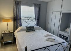 Walk-Beach, Dining, Surfing, Fishing, Snorkel - Jupiter Island - Bedroom