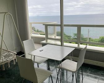 A triple room with a spectacular oceanfront view sunset right in front of you and plenty of amenit / Hamada Shimane - Hamada - Balkon