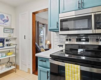 Downtow 3-bedroom bungalow duplex in Lebanon perfect for relaxing getaways - Albany - Küche