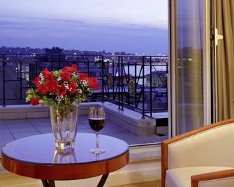 Piraeus Theoxenia Hotel - Piraeus - מרפסת