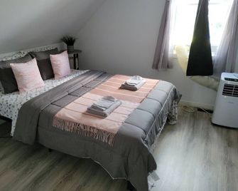 Comfy 1 bdrm apartment close to highway - Edmundston - Bedroom