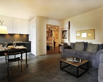Charming Lake View Apartment - Bellagio - Salon