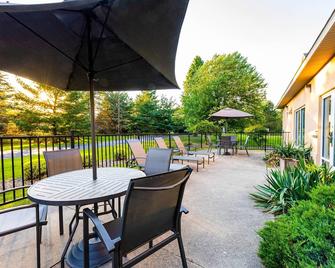 Fairfield Inn by Marriott Battle Creek - Battle Creek - Patio