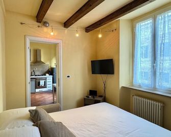 Comfortable apartment near train station, ship boarding, central market. - Livorno - Schlafzimmer