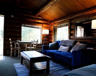 Hope Alaska's Bear Creek Lodge - Hope - Living room