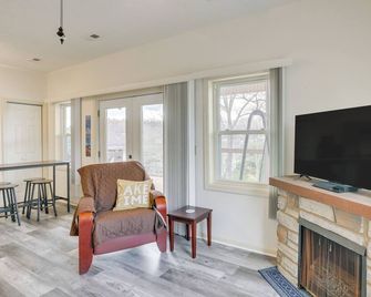 Apt w/ Lake Views - Day Trip to Virginia Tech! - Radford - Wohnzimmer