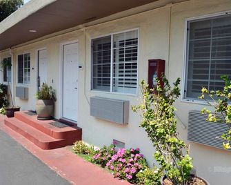 Wittle Motel - סאניוייל - בניין