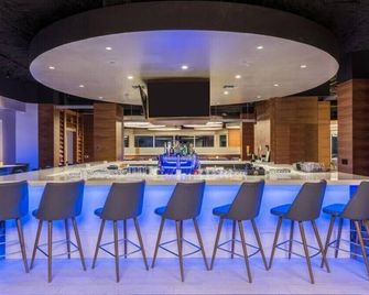 Ocean/Pool View 703- Relax and recharge at Fort Myers Beach - Fort Myers Beach - Bar