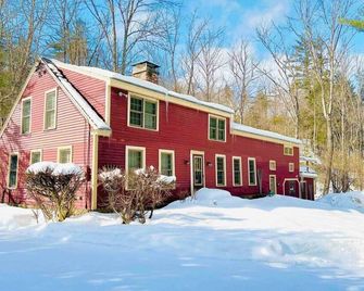 Restorative Mountain Sanctuary with Hot Tub, Minutes from the Mountains - Andover - Building