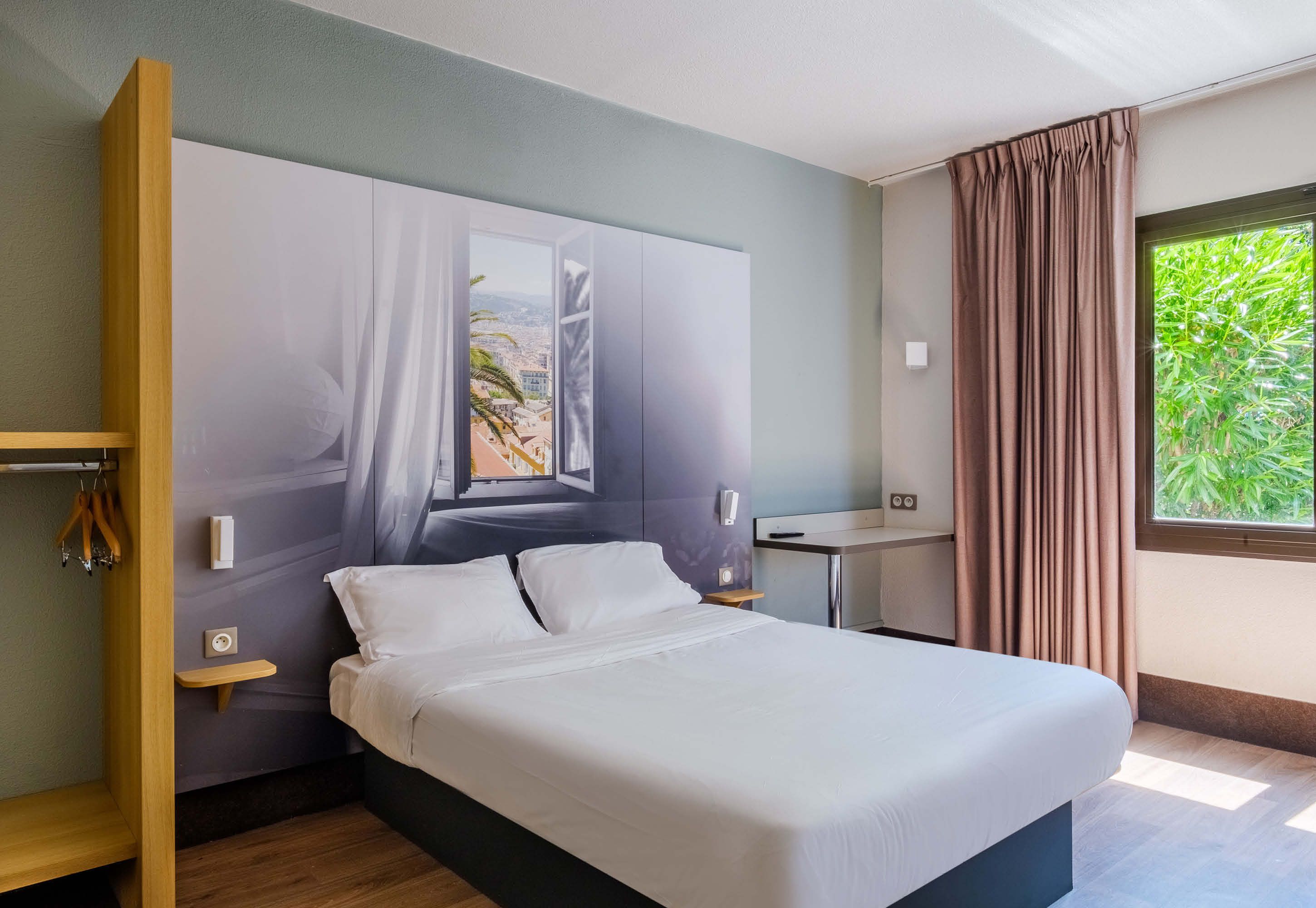 B&B HOTEL Villeneuve Loubet Village - Villeneuve-Loubet - Bedroom