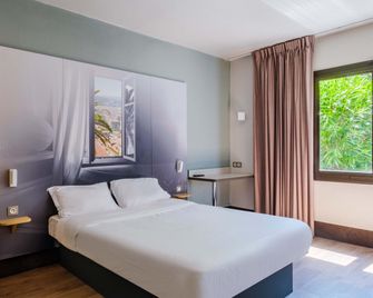 B&B HOTEL Villeneuve Loubet Village - Villeneuve-Loubet - Bedroom