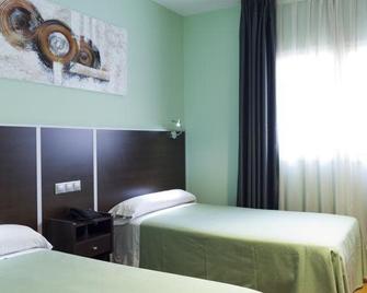 Hostal Avenida Barajas - Madrid - Bedroom