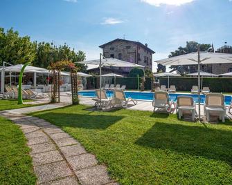 B&B Villa Corte Degli Dei - Lucca - Pool