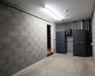 Walk to Canal St. | Luxurious Townhome w/ Roof Top - Prestwich - Hallway