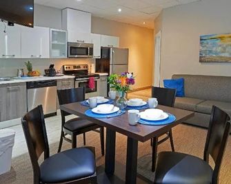 Wasaga Riverdocks Hotel Suites - Wasaga Beach