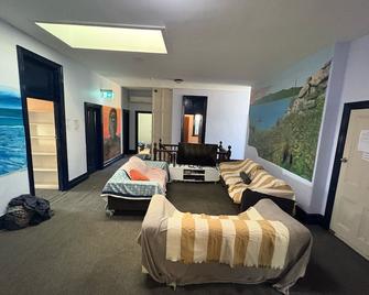 Albany Bayview Lodge - Albany - Living room