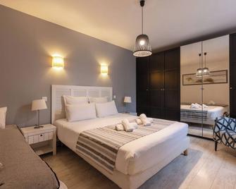 Hôtel Le Square - Saint-Pierre-d'Oléron - Bedroom