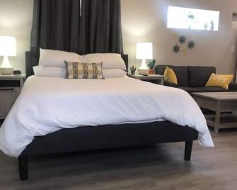 Spacious Studionear Balloon Fiesta Park - Alburquerque - Habitación