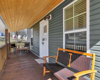 Lounges at Lynchburg Green House - within walking distance to Jack Daniels! - Lynchburg - Balcón