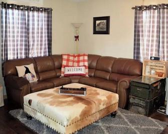 Stunning Views! Rustic cabin facing the base of Grand Canyon West - Meadview - Olohuone