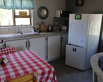 Ann's Lodge & Camping - Kamanjab - Küche