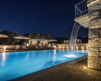 Masseria Muntibianchi Agriresort Restaurant & Spa - אוטרנטו - בריכה