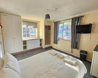 Central Studios 87 Tennyson Road - Cheltenham - Bedroom