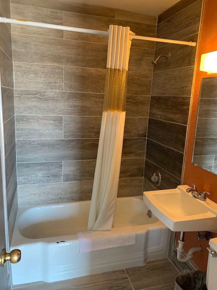 Stadium View Inn - Hamburg - Bathroom
