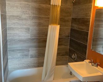 Stadium View Inn - Hamburg - Baño