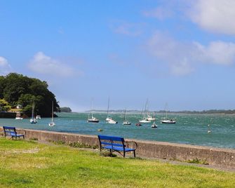 23 Beach Road, Pet Friendly, Country Holiday Cottage In Y Felinheli - Y Felinheli - Beach