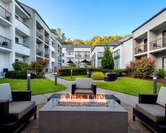 Courtyard by Marriott Tarrytown Westchester County - Tarrytown - Patio