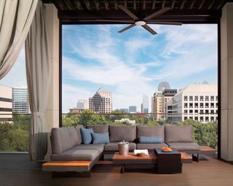 Marriott Dallas Uptown - 達拉斯 - 游泳池