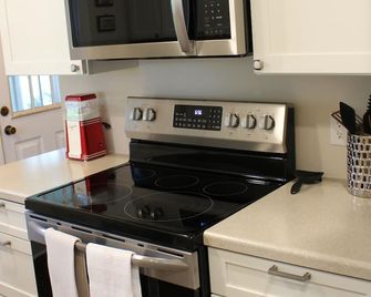 Newly remodeled 3-bedroom house in Austin. Family-friendly with WiFi! - Austin - Cocina