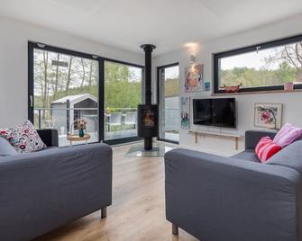 Holiday Home by Lake Wise ka with Sauna - Wisełka - Pokój dzienny