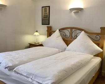 Ferienwohnung Am Stadtpark - Charmant, seenah, zentral in historischem Gebäude - Lindau - Bedroom