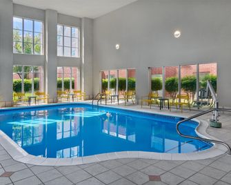 Hampton Inn & Suites Cleveland-Southeast/Streetsboro - Streetsboro - Piscina