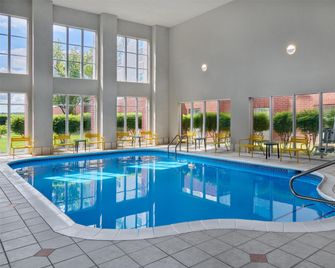 Hampton Inn & Suites Cleveland-Southeast/Streetsboro - Streetsboro - Piscina