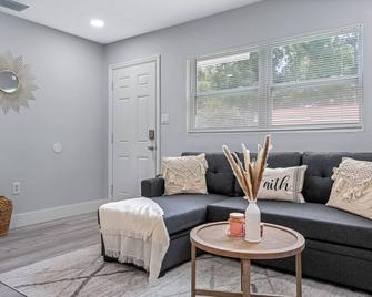 Boho Villa A - טמפה - סלון