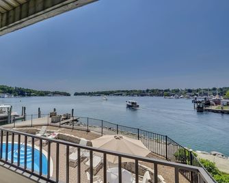 Edgewater 114 | Downtown Charlevoix | Pool, Hot Tub, Sauna | Sleeps 4 - Charlevoix - Balcony