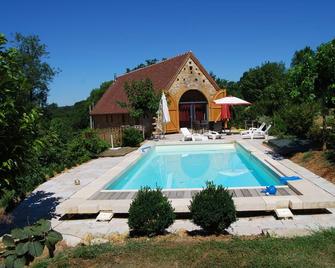 beautiful barn restored near FIGEAC private pool, 6/8 persons, - Camboulit - Piscina