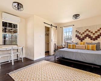 Happy Hideaway - Garfield - Bedroom