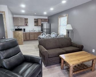 Two Bedroom Modern Cabin in Manistee National Forest #4 - Wellston - Sala de estar