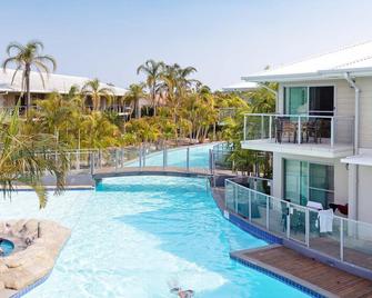 Pacific Blue 245-265 Sandy Point Rd - Dual Key Access, air conditioned unit with resort facilities and linen supplied - Salamander Bay - Pool