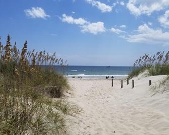 Popular ~ Quaint. Bogue Shores Condo -- Just Steps To A Beautiful Beach - Atlantic Beach - Playa